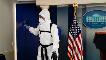 جانب من عملية النظافة بالبيت الأبيض 