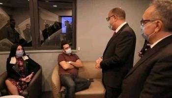 رئيس الحكومة التونسية خلال استقباله من قبل الطلبة 