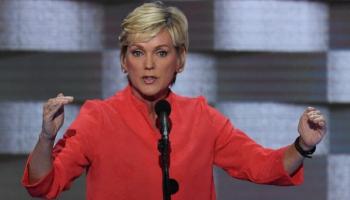 حاكمة ولاية ميشيجان السابقة جنيفر جرانهولم 