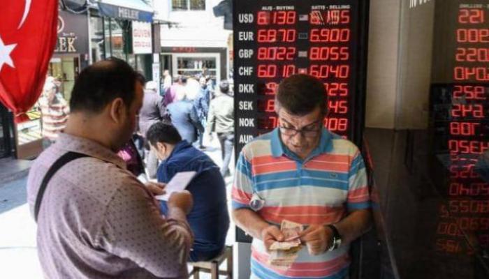 للعام الرابع.. المستهلك التركي لا يثق بقطاعات بلاده