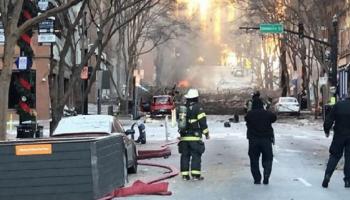 دخان يتصاعد من موقع الانفجار الذي هز مدينة ناشفيل