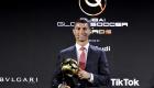 Cristiano Ronaldo, yüzyılın futbolcusu ödülünü kazandı
