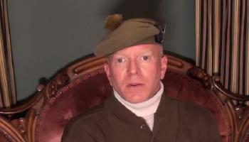 صاحب المتجر جون بول ماك إسحاق 