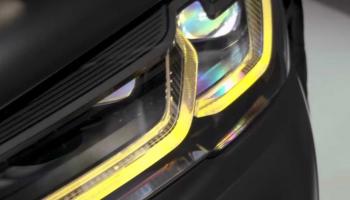 الكشافات الأمامية لطراز M5 CS