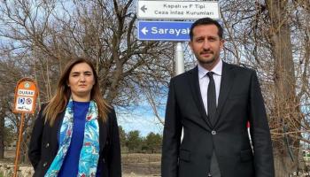 النائبان التركيان حيدر حق فردي وسودة أردان قيليش