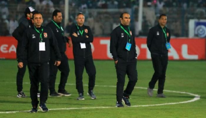 سيد عبدالحفيظ مع الجهاز الفني والإداري للأهلي