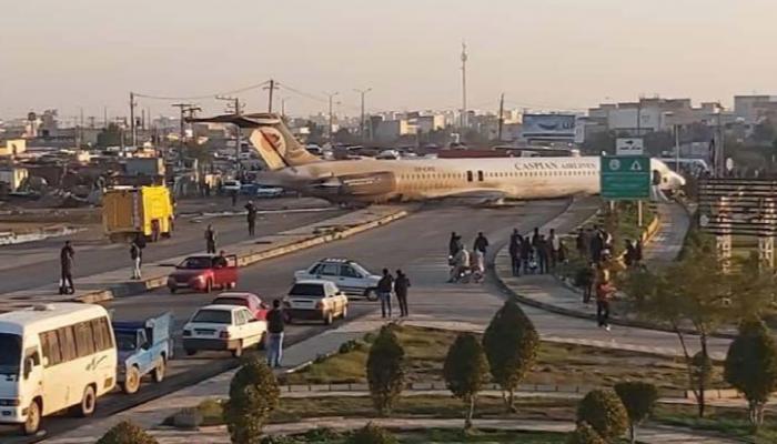 طائرة إيرانية تنحرف عن المدرج خلال الهبوط - أرشيفية
