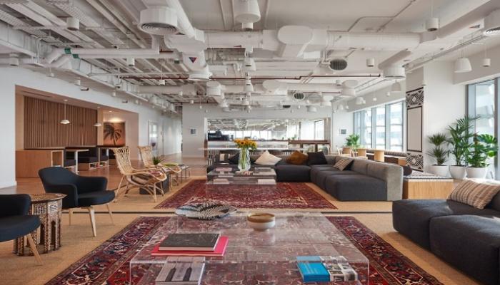 "WeWork" تفتتح أول مقر لها بالإمارات