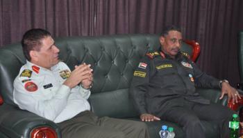 عوض محمد الطراونة أثناء المباحثات