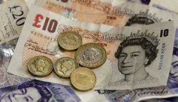 الإسترليني ينخفض لأدنى مستوياته في 50 يوما