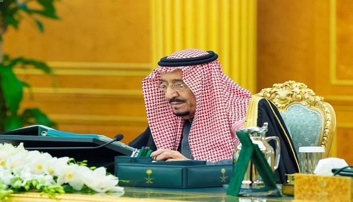 خادم الحرمين الشريفين خلال جلسة الوزراء في قصر اليمامة