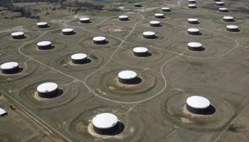 خزانات للنفط الخام - رويترز