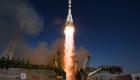 روسيا تطلق 34 قمرا صناعيا بريطانيا إلى الفضاء