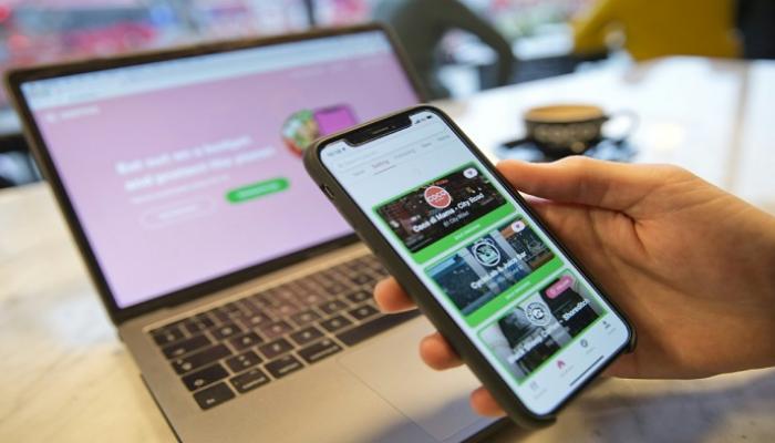 تطبيقات تسمح بشراء الغذاء الفائض في المطاعم بأقل الأسعار