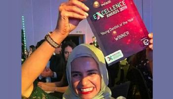 سلمى أبو العنين تحمل جائزة أفضل طبيبة أسنان شابة في بريطانيا