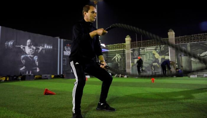 عز الدين بهادر يتدرب بحماس لتحقيق حلمه