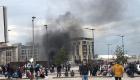 محتجون يشعلون النار في بنك لبنان والمهجر ببيروت