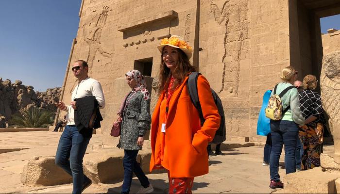 النجمة العالمية فيكتوريا أبريِل