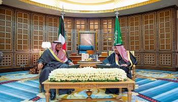  الملك سلمان بن عبدالعزيز آل سعود والشيخ صباح خالد الحمد الصباح 