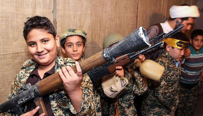معسكر لتدريب التلاميذ على حمل السلاح بإيران - أرشيفية