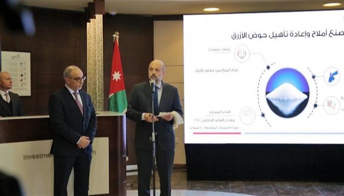 رئيس الوزراء الأردني خلال طرحه للمشروعات