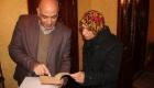 ابنة نجيب محفوظ تزيّن متحف والدها بـ275 كتاباً ومعطفه الشهير