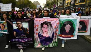 نساء في تظاهرة بمدينة مكسيكو احتجاجا على جرائم القتل