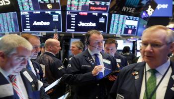 متعاملون أثناء التداول في بورصة نيويورك - رويترز