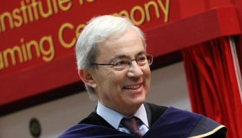 كريستوفر بيساريدس الفائز بجائزة نوبل في 2010