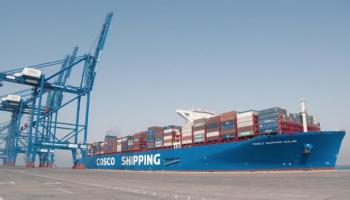 ناقلة تابعة لشركة الشحن الصينية "كوسكو"