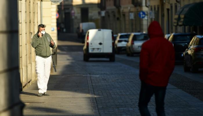 مواطنو محافظة لودي الإيطالية المعزولة