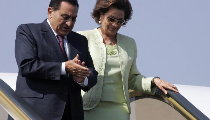 الرئيس الأسبق حسني مبارك وزوجته سوزان
