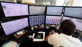 شاشات مزودة برسوم بيانية في أكاديمية Diamond للتداول بفرنسا 