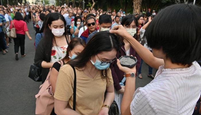 39 إصابة بين أمريكيين تم إجلاؤهم من مدينة ووهان الصينية