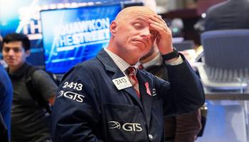 أحد المتعاملين في سوق وول ستريت للأوراق المالية