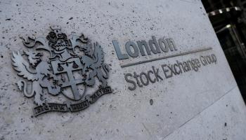 صورة لشعار بورصة لندن - رويترز