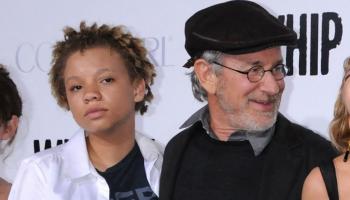 ميكايلا مع والدها المخرج سبيلبرج