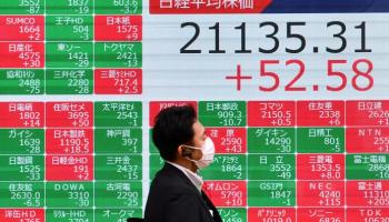 لوحة لعرض أسعار أسهم بورصة طوكيو