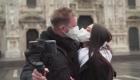 كورونا يحرم إيطاليا من القبلات والأحضان
