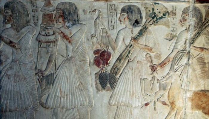 نقوش فرعونية تحتفي بمكانة المرأة في مصر القديمة