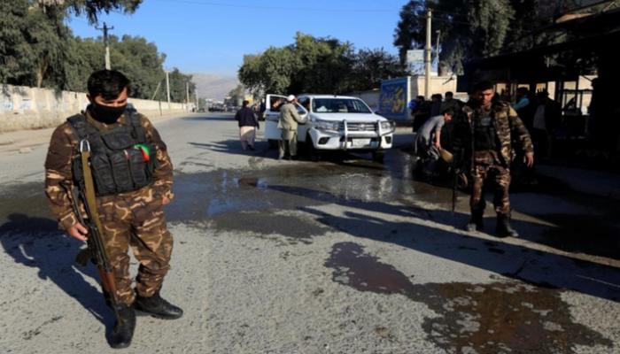 الشرطة الأفغانية في موقع هجوم سابق - رويترز 