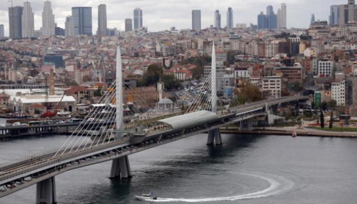 تسارع تدهور الليرة يقفز بمؤشر تكلفة البناء في سوق تركيا