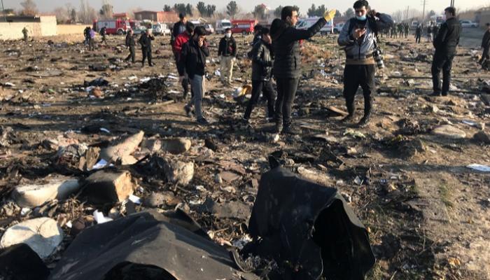 حطام الطائرة الأوكرانية المنكوبة التي أسقطتها إيران