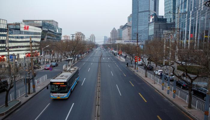 حي تجاري في العاصمة الصينية بكين يبدو خاليا