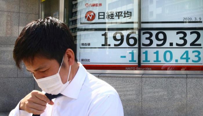 كورونا يواصل الضغط على الأسهم اليابانية - رويترز