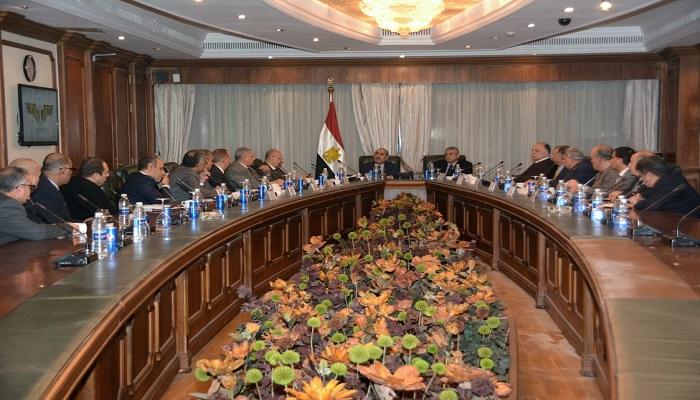 وزير الطيران المصري يجتمع برؤساء الشركات
