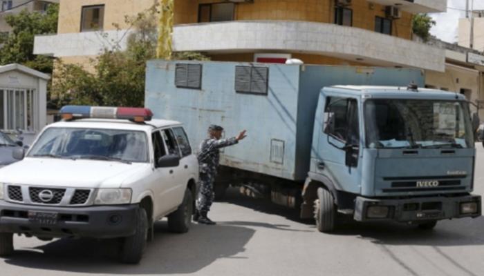 سيارات شرطة أمام أحد سجون لبنان - أرشيفية