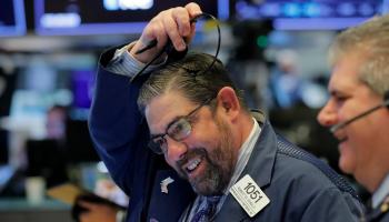 متداولون في بورصة نيويورك يبتسمون بعد دموع أسبوع الهبوط