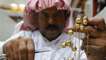 ورشة لصناعة الذهب بالرياض - رويترز