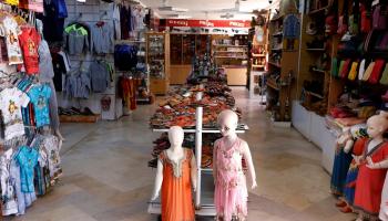 أسواق تونس خلت من الزبائن مع فرض حظر التجول